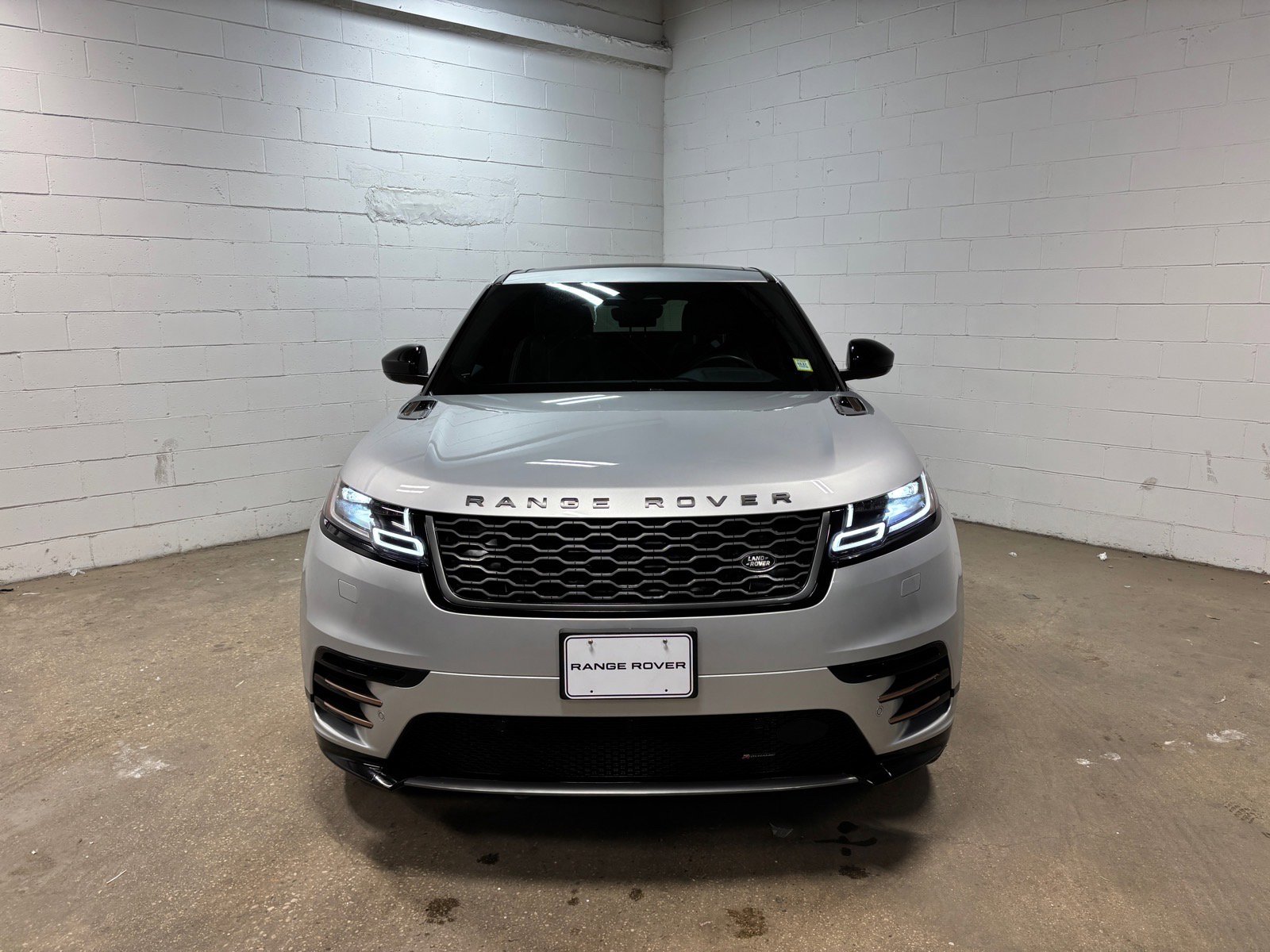 Used 2023 Land Rover Range Rover Velar R-Dynamic S AWD/4WD image 3