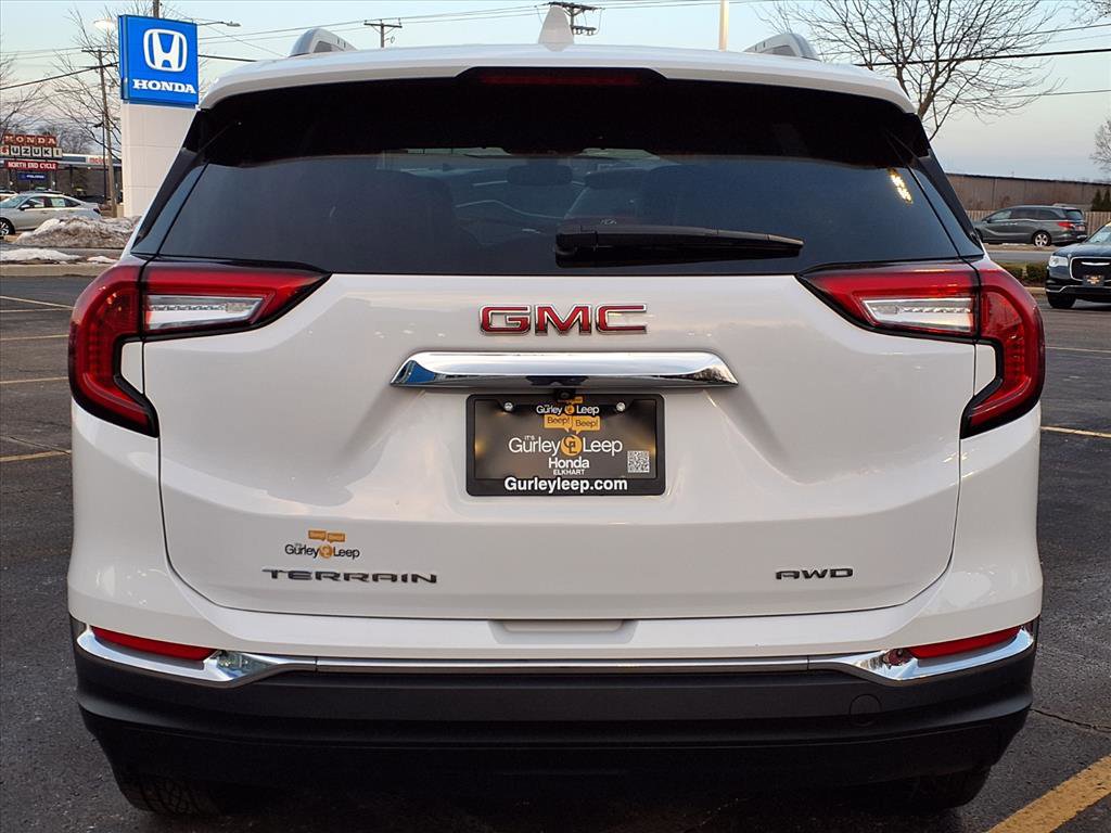 Used 2024 GMC Terrain SLT image 10