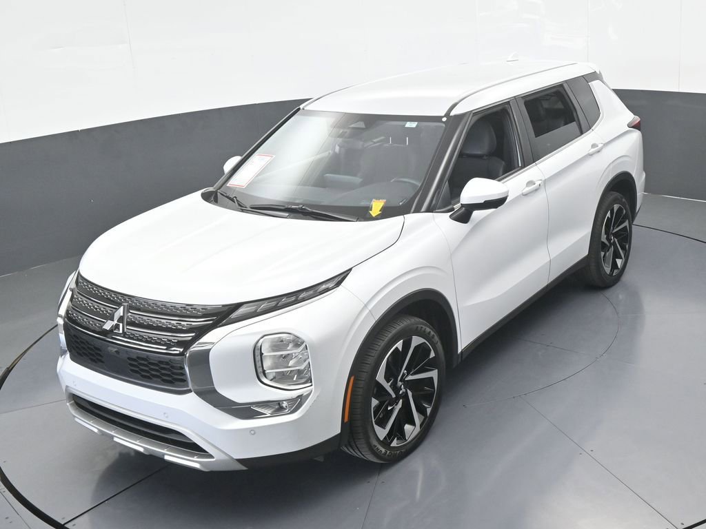 Used 2023 Mitsubishi Outlander SE image 54