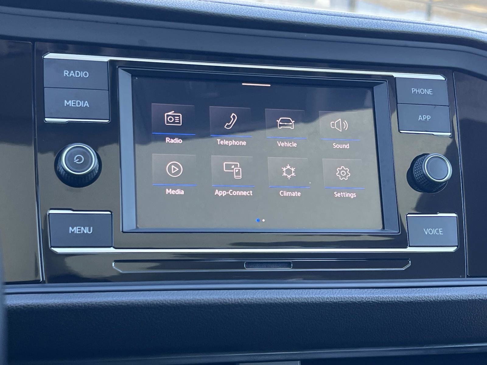 Used 2024 Volkswagen Jetta SE w/ Panoramic Sunroof Package image 13