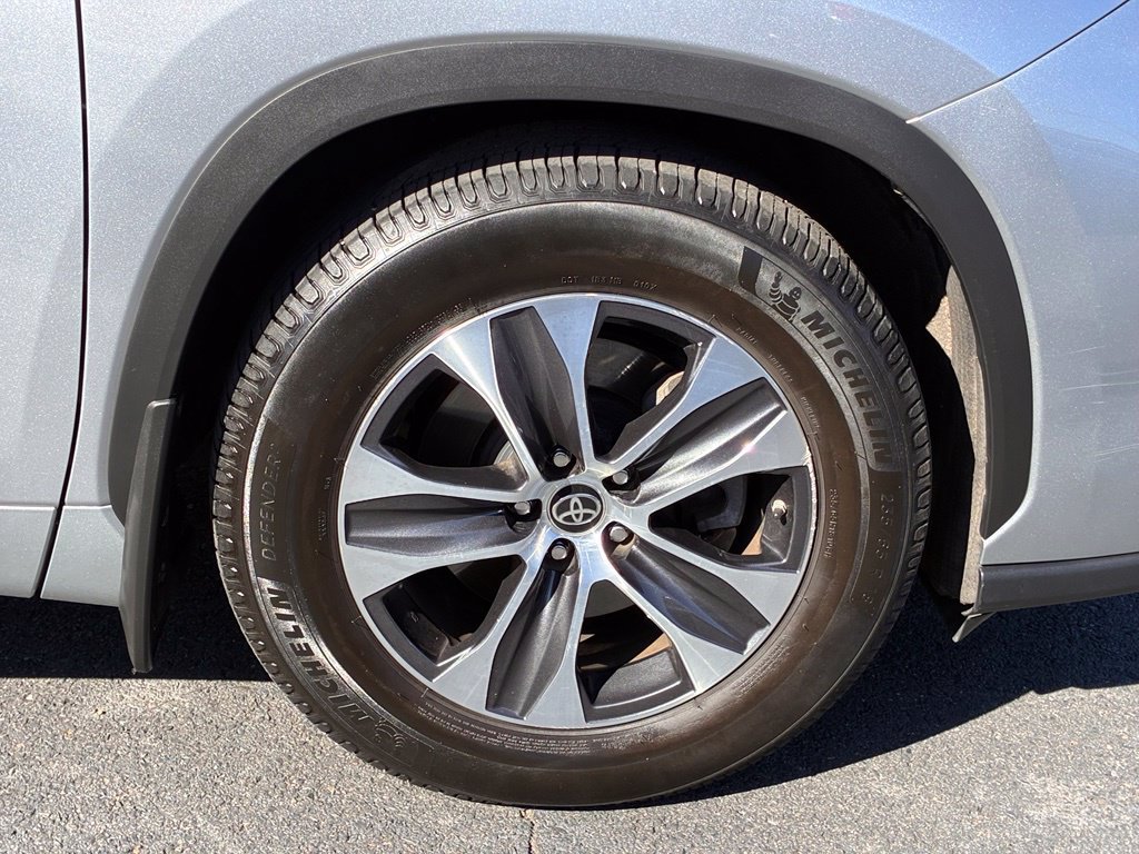 Used 2021 Toyota Highlander XLE AWD/4WD image 53