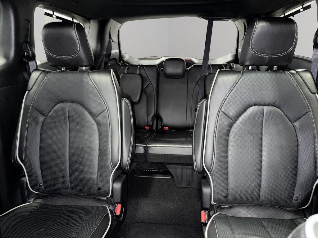 Used 2025 Chrysler Pacifica Limited FWD image 37