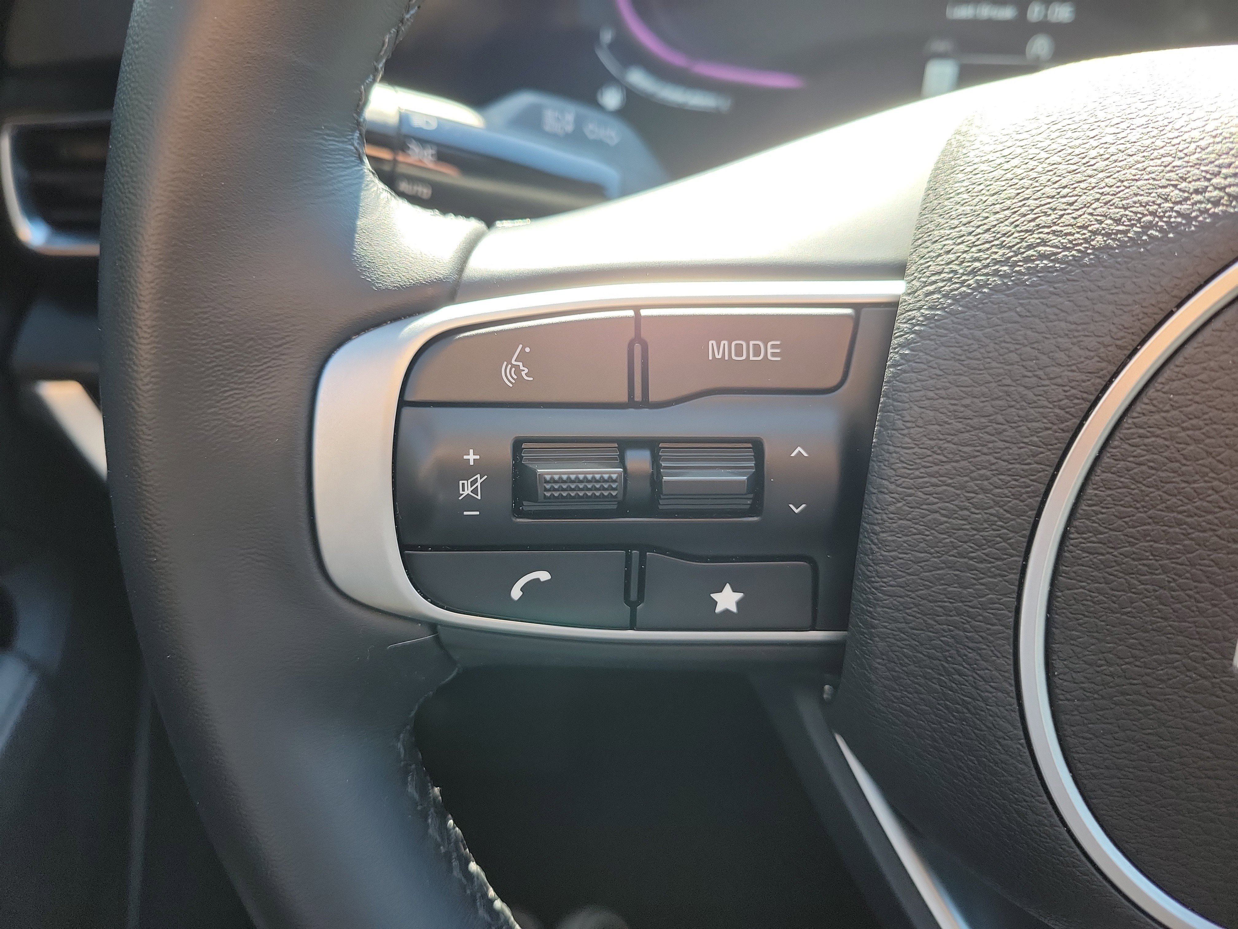 Certified 2025 Kia Sportage EX w/ Premium Package FWD image 30