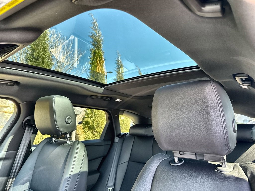 Used 2025 Land Rover Range Rover Velar Dynamic SE image 19