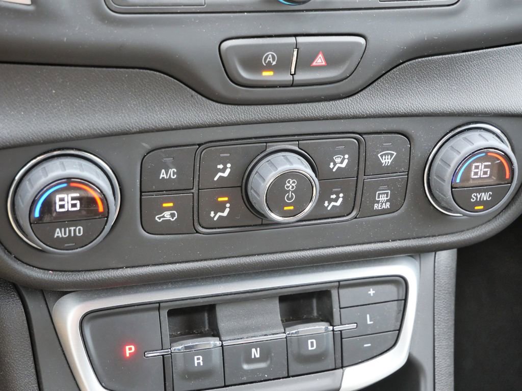 Used 2024 GMC Terrain SLE w/ Driver Convenience Package image 39