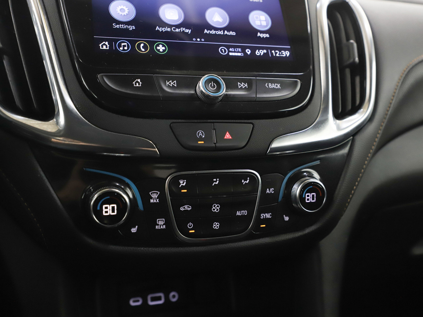 Used 2023 Chevrolet Equinox Premier AWD/4WD image 23