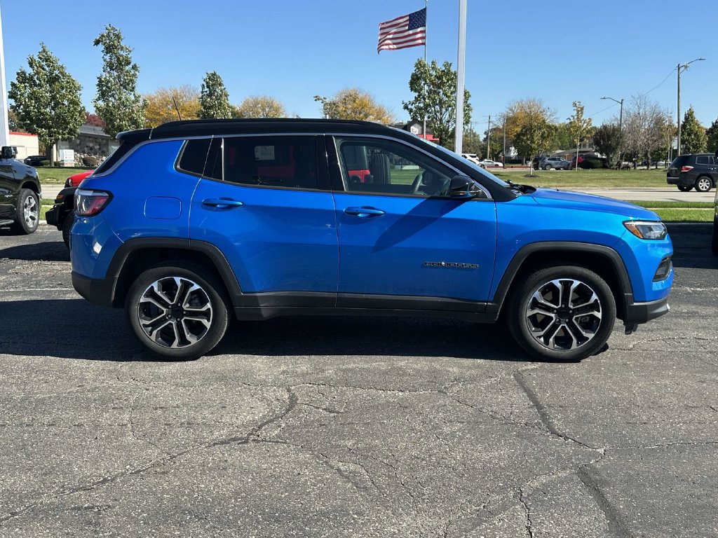 Used 2024 Jeep Compass Limited AWD/4WD image 2
