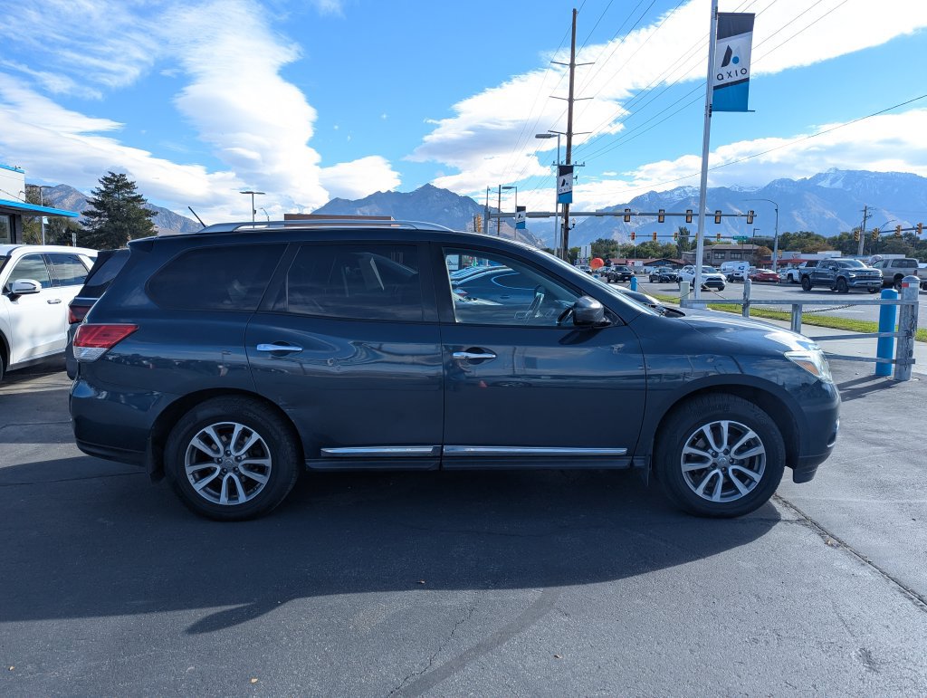 Used 2013 Nissan Pathfinder SL AWD/4WD image 2