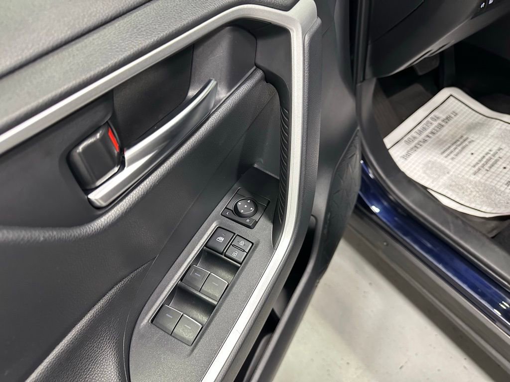 Used 2025 Toyota RAV4 XLE w/ Convenience Package image 9