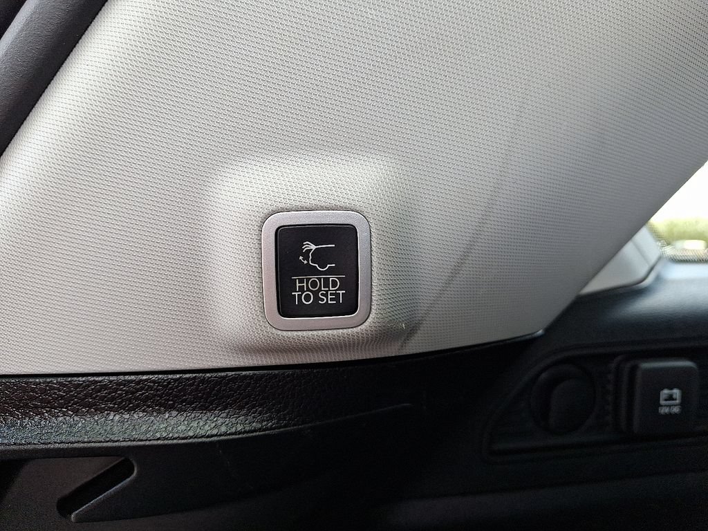 Used 2022 Jeep Grand Cherokee Limited AWD/4WD image 32
