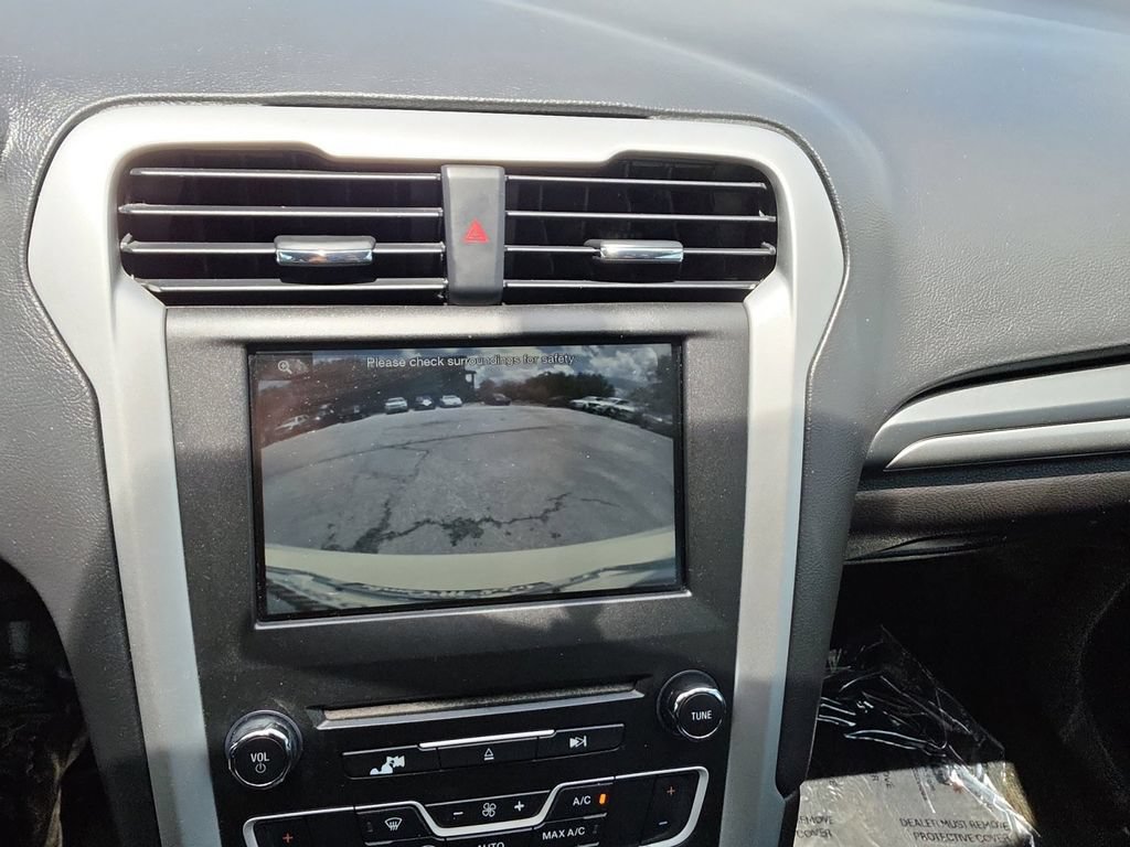 Used 2016 Ford Fusion SE FWD image 17
