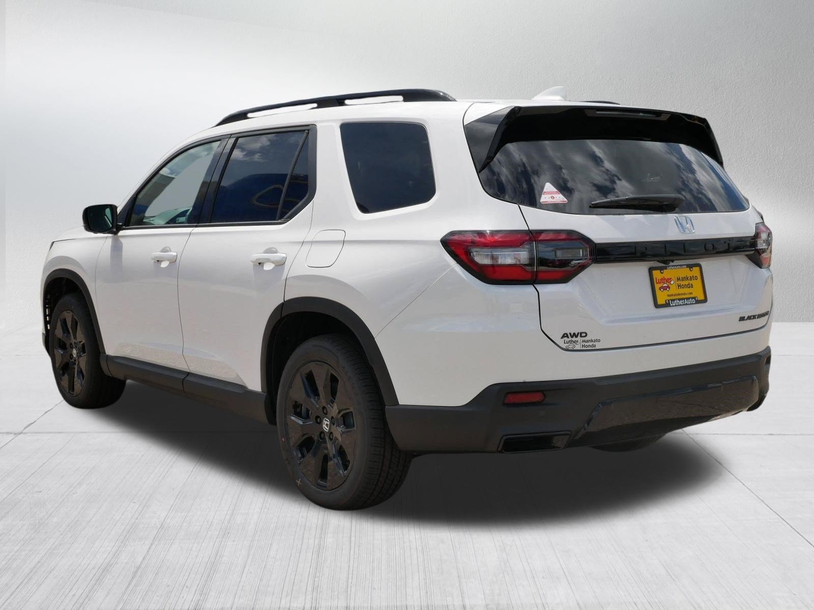 New 2026 Honda Pilot Black Edition image 3