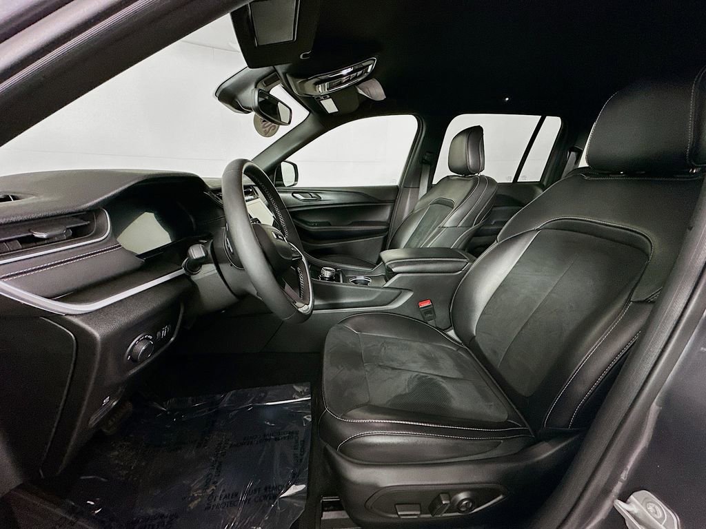 Certified 2024 Jeep Grand Cherokee Altitude image 31