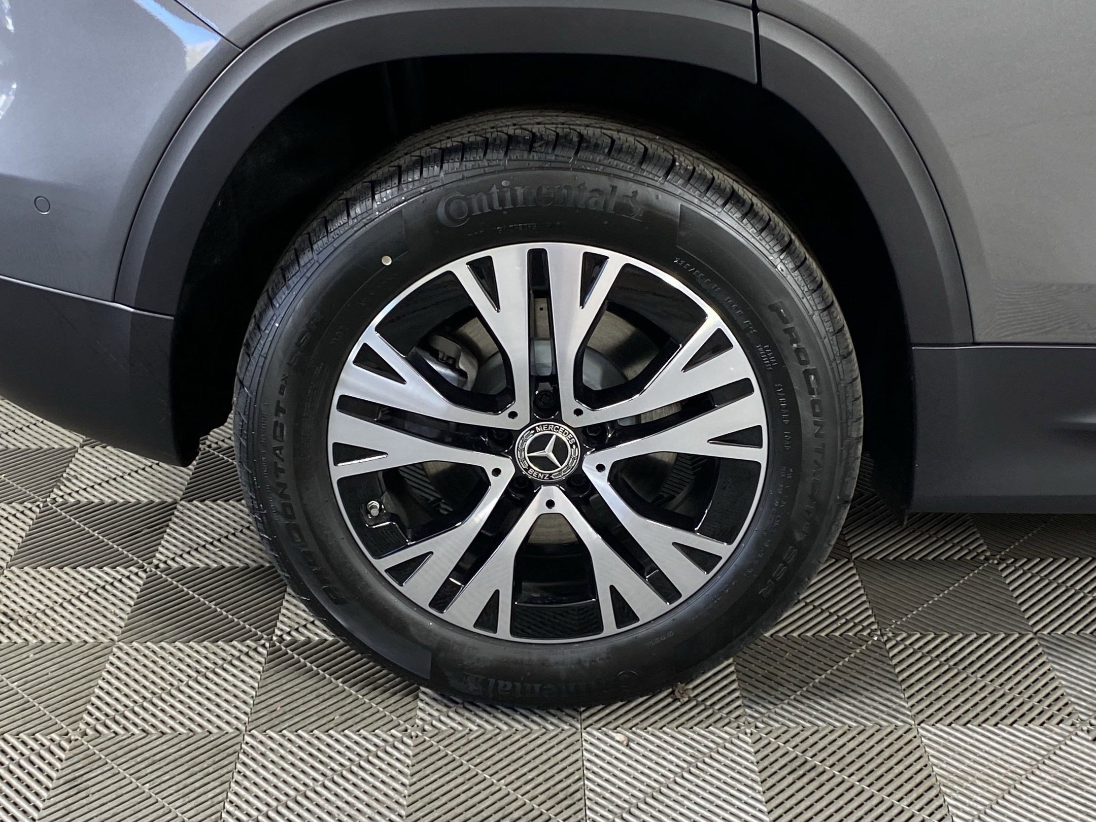 New 2025 Mercedes-Benz GLB 250 4MATIC image 10