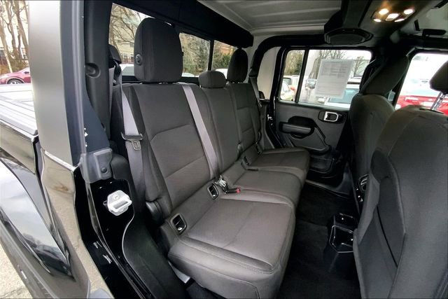 Used 2022 Jeep Gladiator Sport image 15