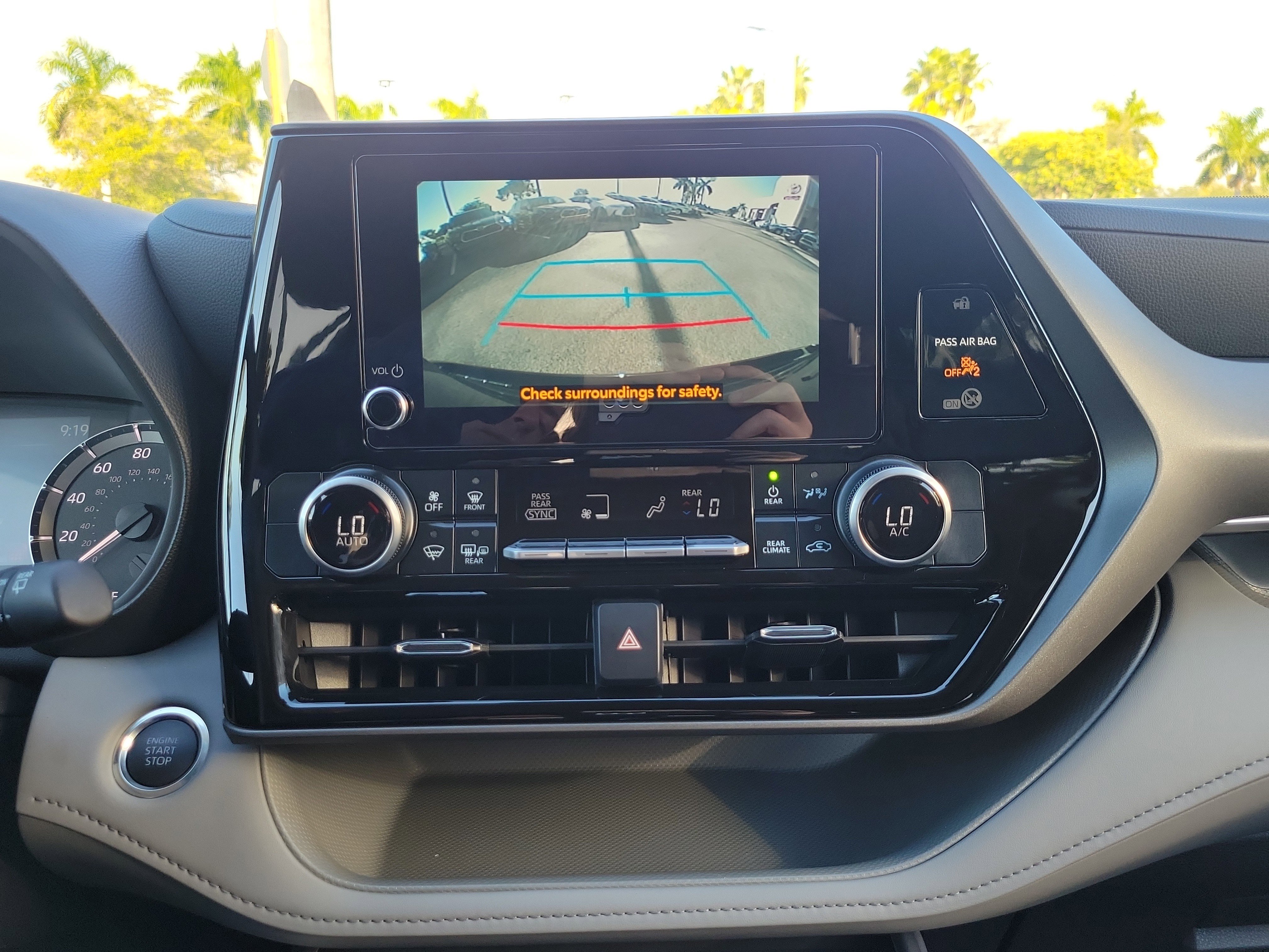 Used 2025 Toyota Highlander LE image 21