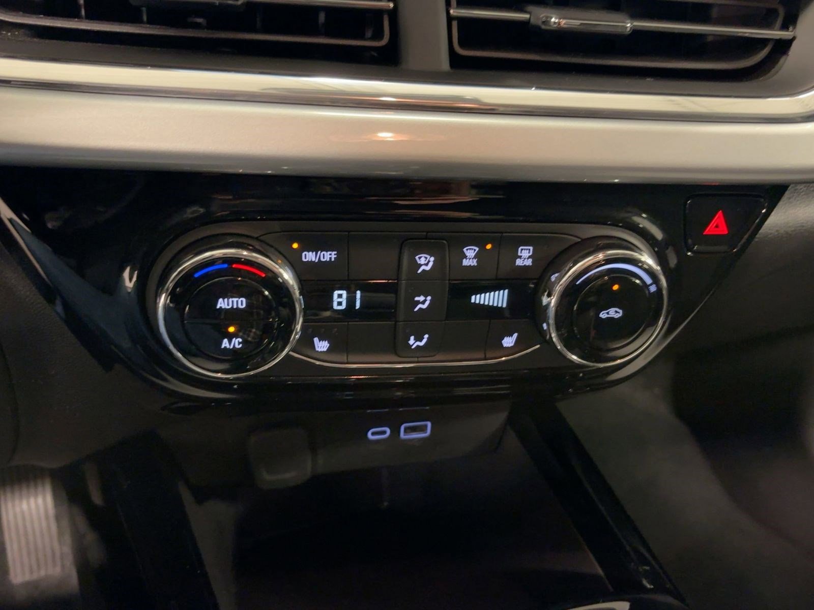 Certified 2025 Chevrolet Trax LT w/ LT Convenience Package image 16