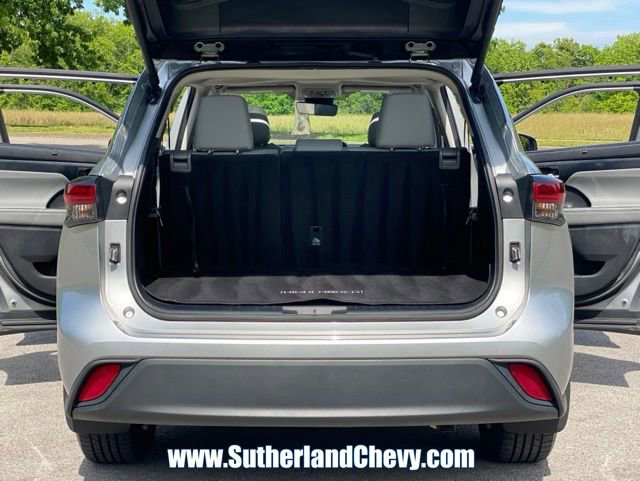 Used 2024 Toyota Highlander XLE AWD/4WD image 40