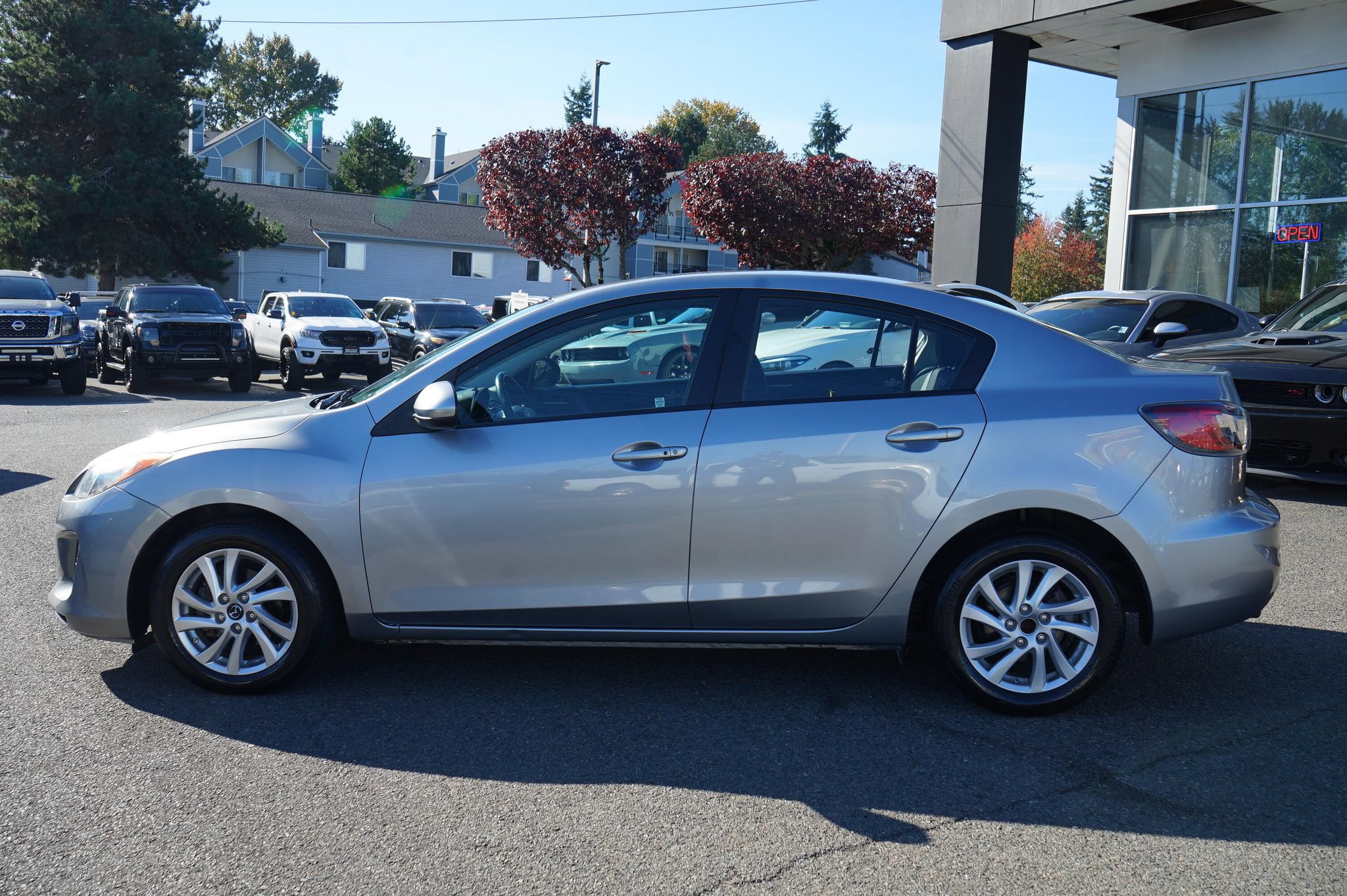 Used 2013 MAZDA MAZDA3 i Touring FWD image 2