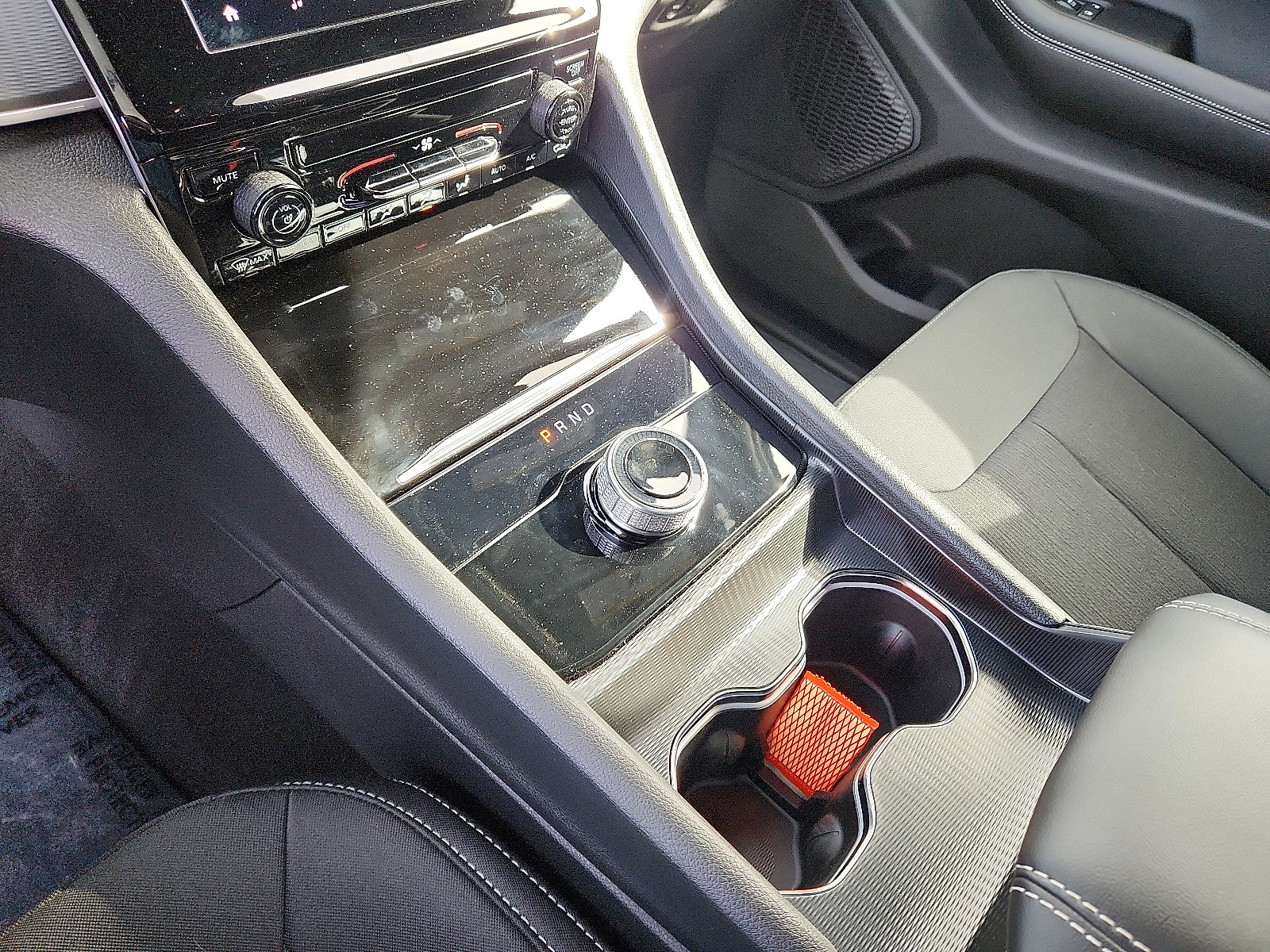 Used 2025 Jeep Grand Cherokee Laredo image 19