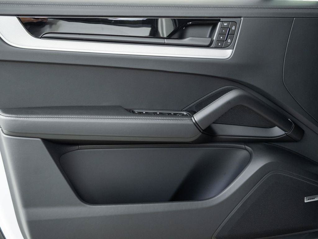 New 2026 Porsche Cayenne Coupe AWD/4WD image 6