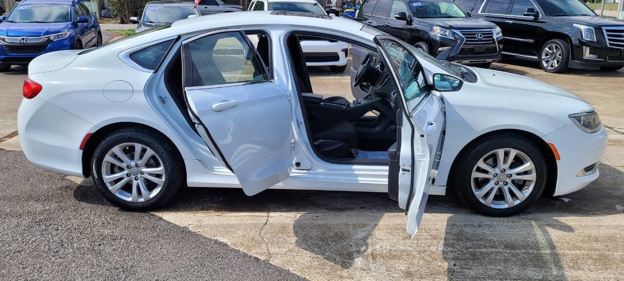 Used 2015 Chrysler 200 Limited w/ Convenience Group image 18