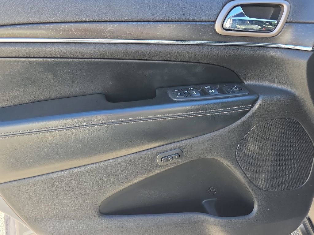 Used 2016 Jeep Grand Cherokee Limited AWD/4WD image 23