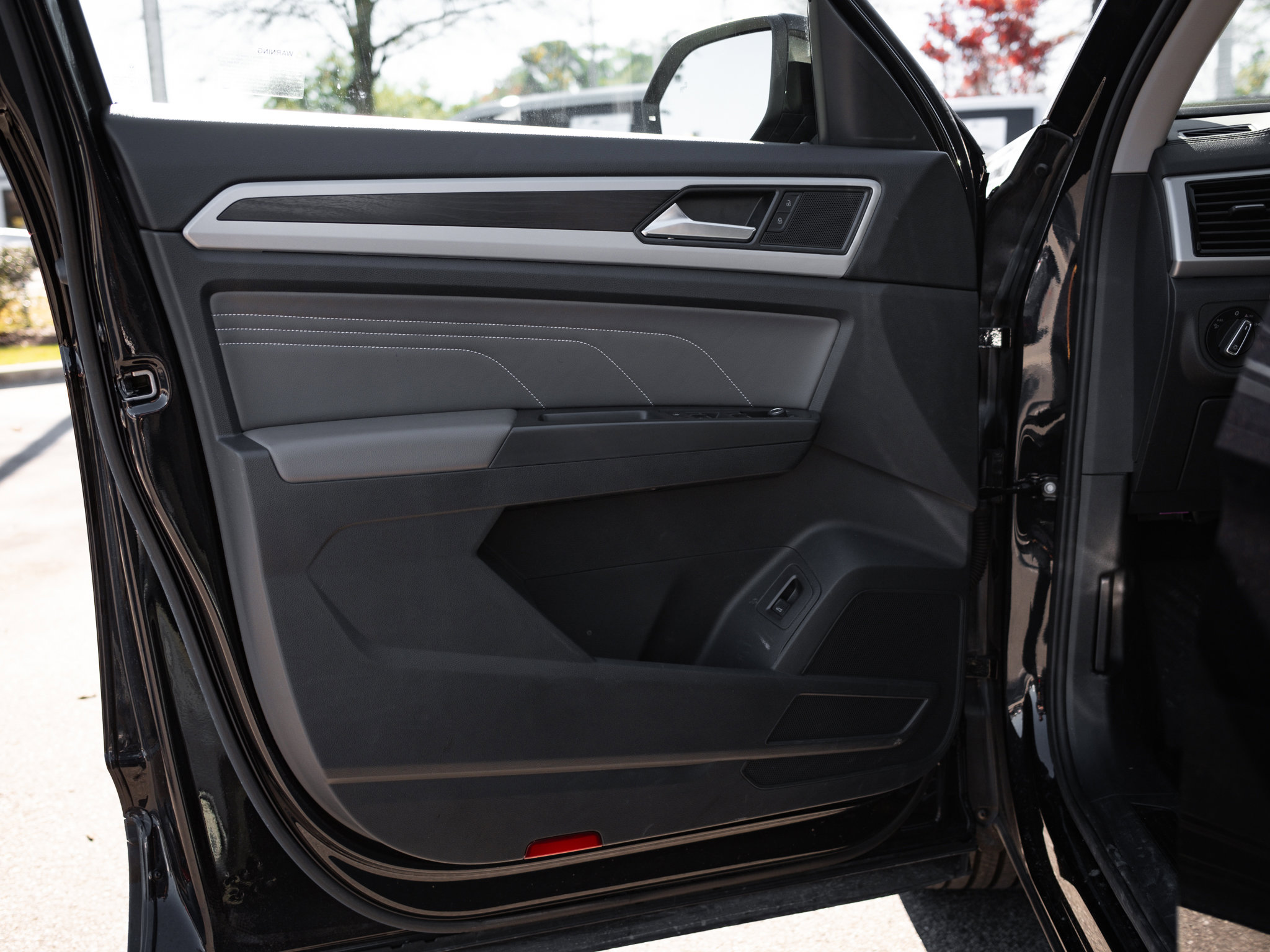 Used 2023 Volkswagen Atlas SE image 14