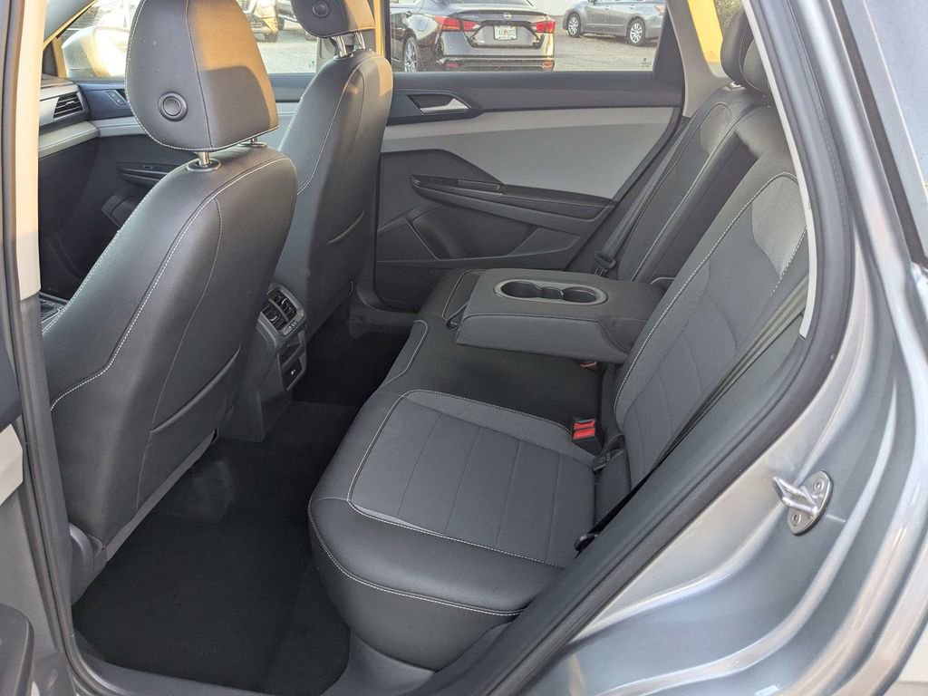 Used 2024 Volkswagen Taos SE image 14