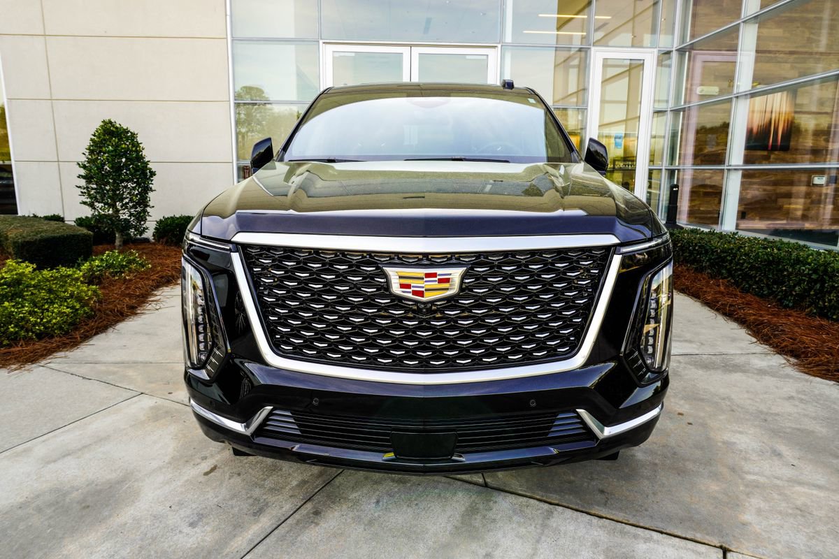 Used 2026 Cadillac Escalade Luxury w/ Touring Package image 7