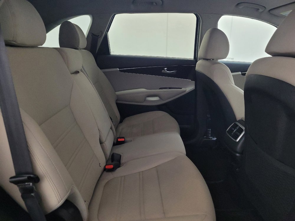 Used 2020 Kia Sorento LX FWD image 19