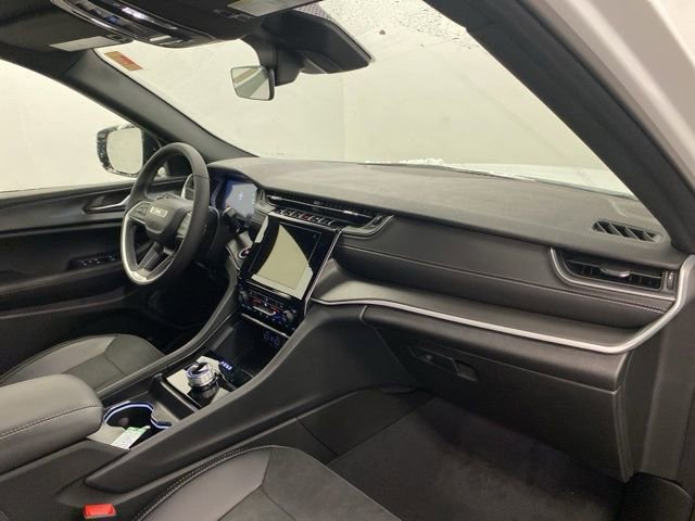New 2025 Jeep Grand Cherokee Altitude image 23