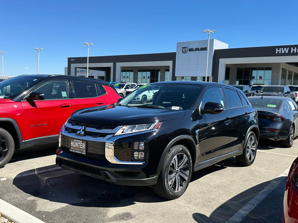 Used 2025 Mitsubishi Outlander Sport SE image 2