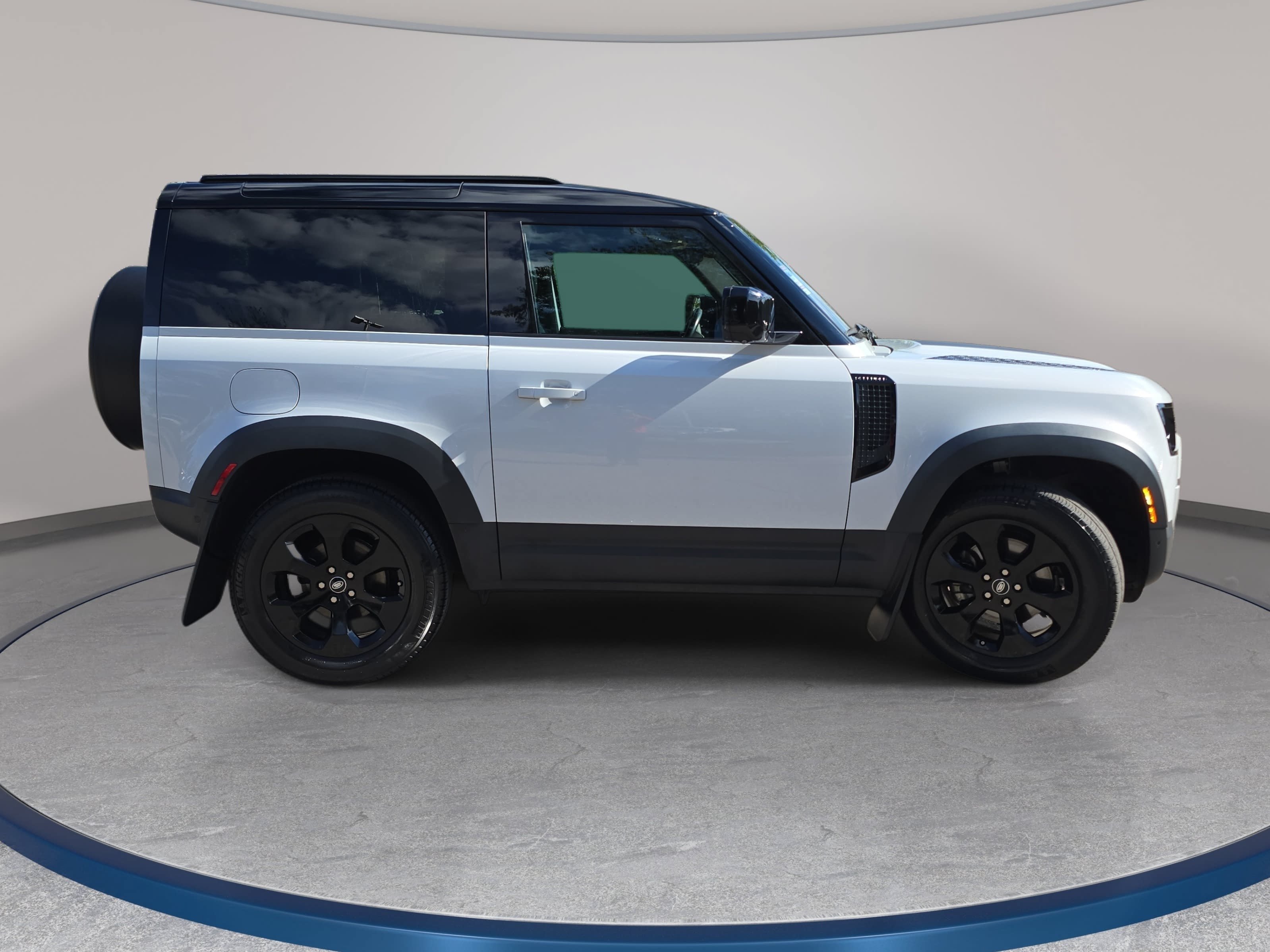 Used 2021 Land Rover Defender 90 S AWD/4WD image 4