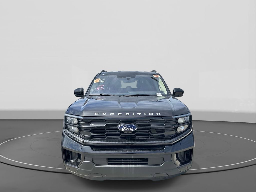 Used 2025 Ford Expedition Active image 3