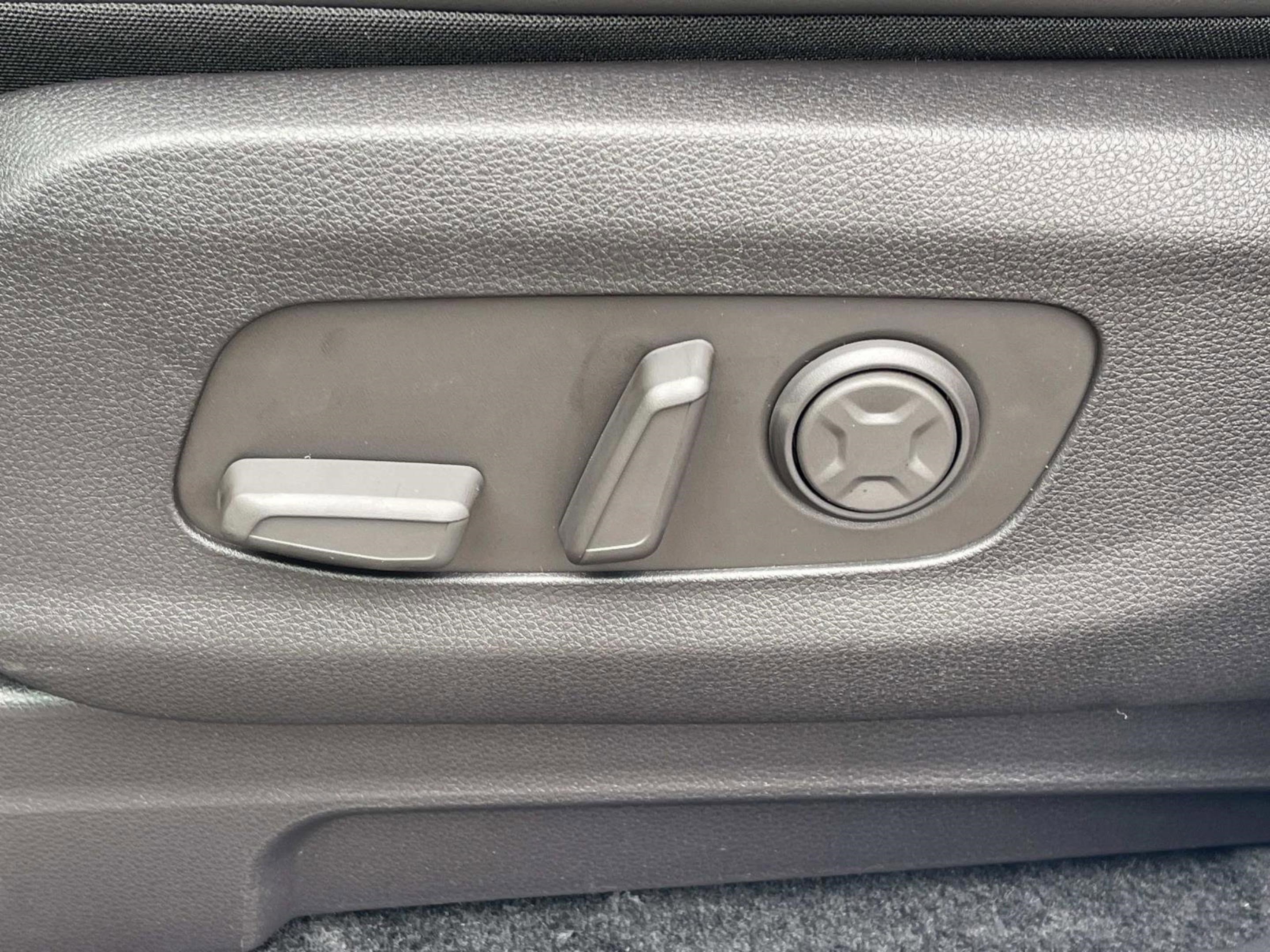 New 2026 Kia Carnival EX image 22