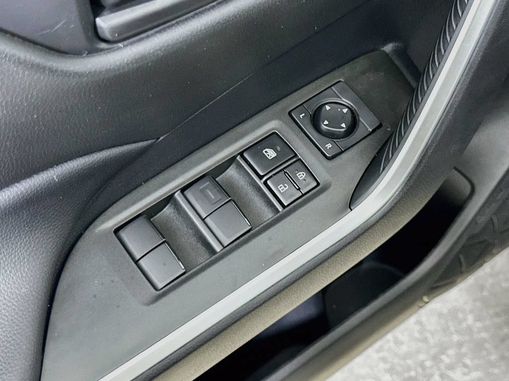 Used 2025 Toyota RAV4 LE AWD/4WD image 22