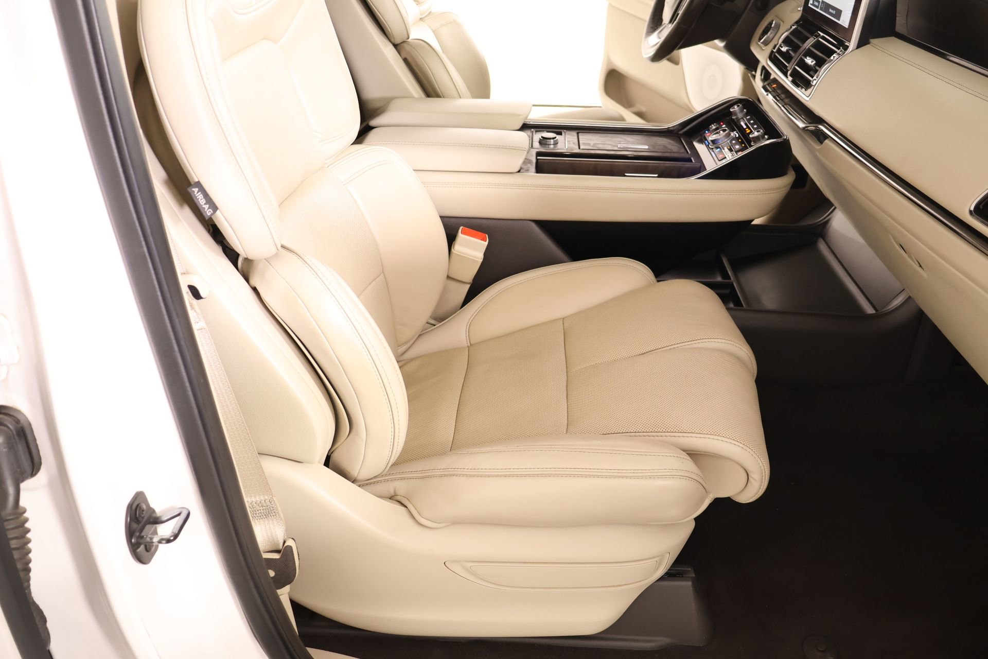 Used 2019 Lincoln Navigator Reserve AWD/4WD image 15