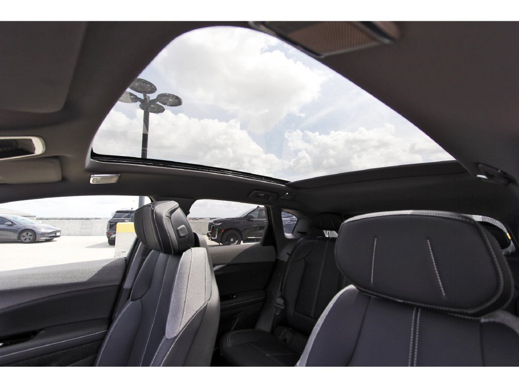 New 2027 Cadillac Optiq Luxury AWD/4WD image 23