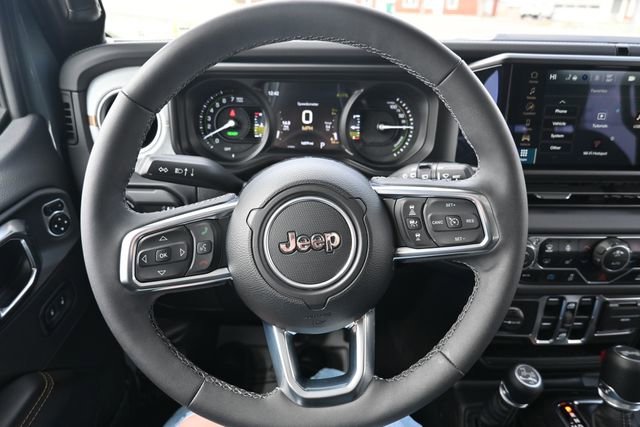 Used 2025 Jeep Wrangler Sahara image 43