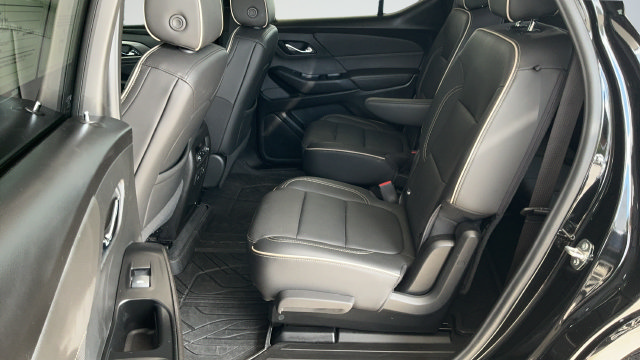 Used 2023 Chevrolet Traverse Premier FWD image 21