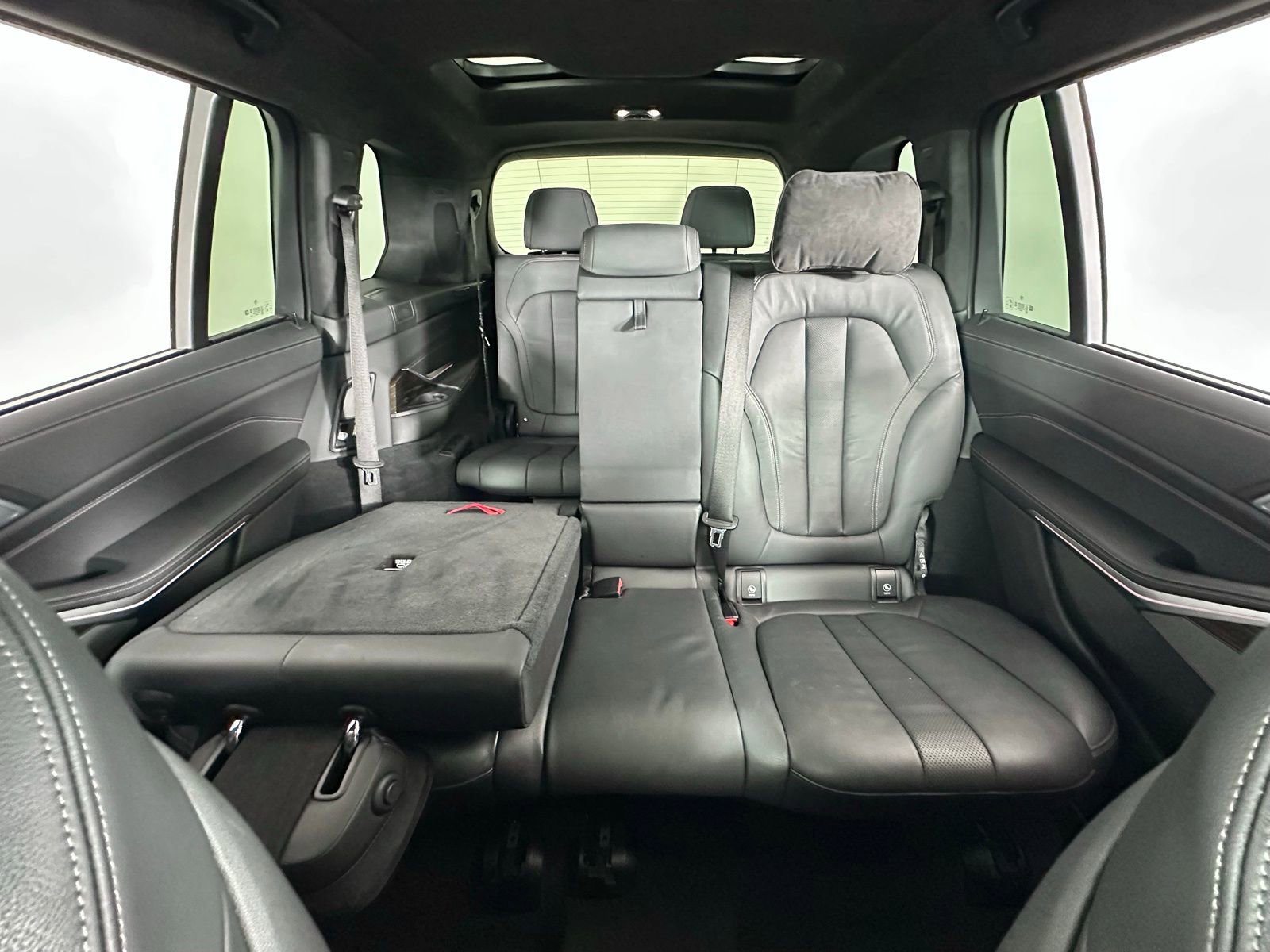 Used 2020 BMW X7 xDrive40i w/ M Sport Package image 4