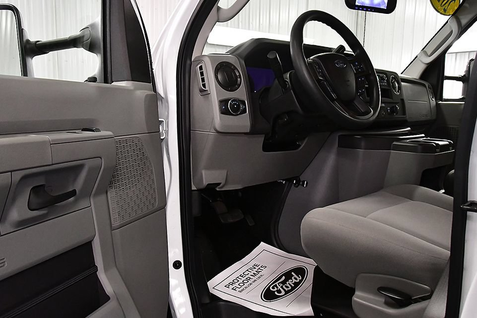 Used 2024 Ford E-450 and Econoline 450 Super Duty w/ Driver's Safety Package RWD image 10