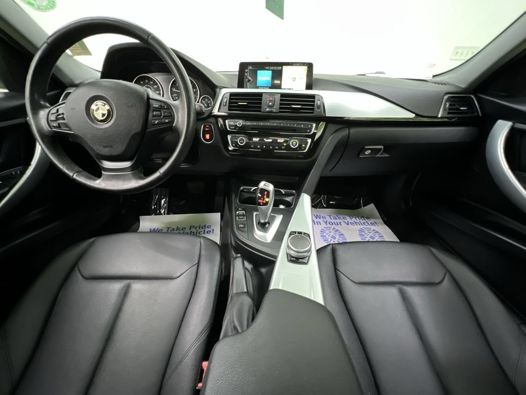 Used 2017 BMW 320i Sedan RWD image 17