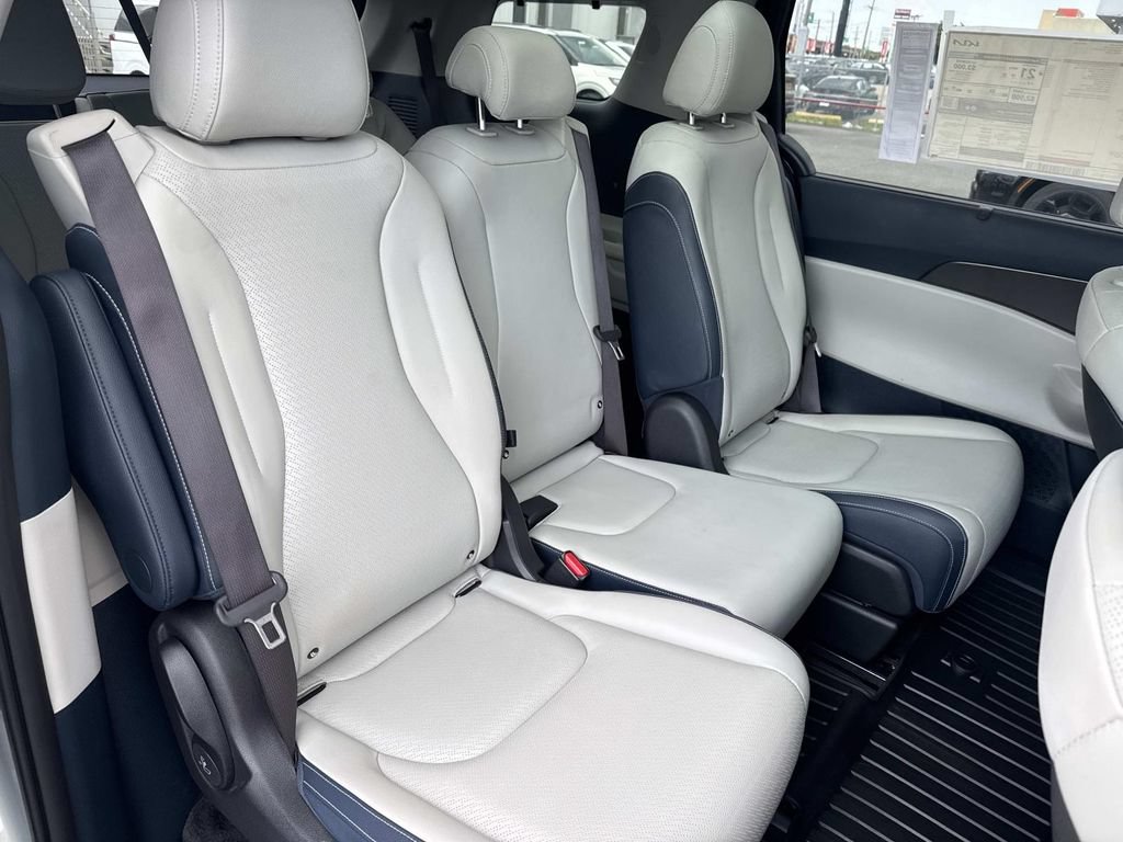 New 2025 Kia Carnival SX Prestige FWD image 14