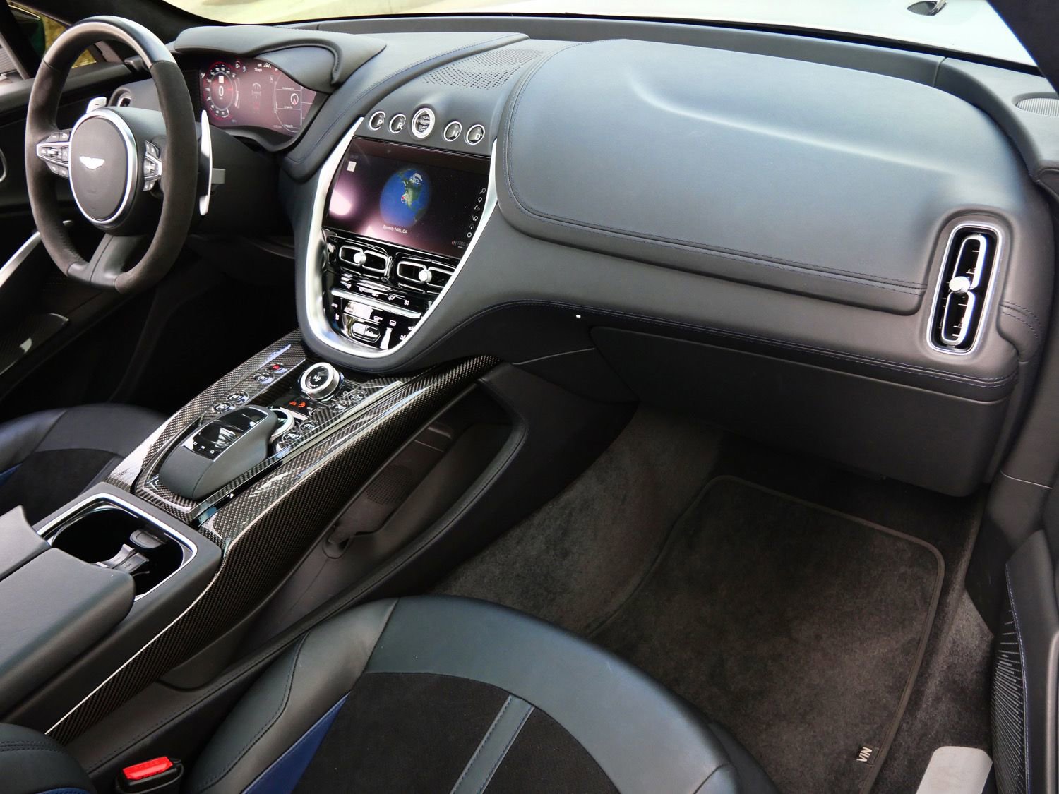 Used 2023 Aston Martin DBX 707 image 3