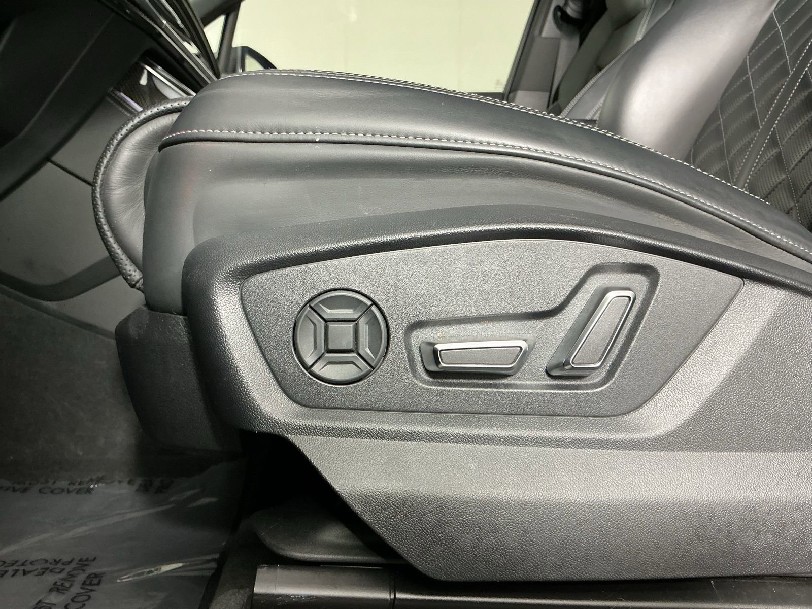 Used 2022 Audi SQ7 Prestige w/ Prestige Package image 13