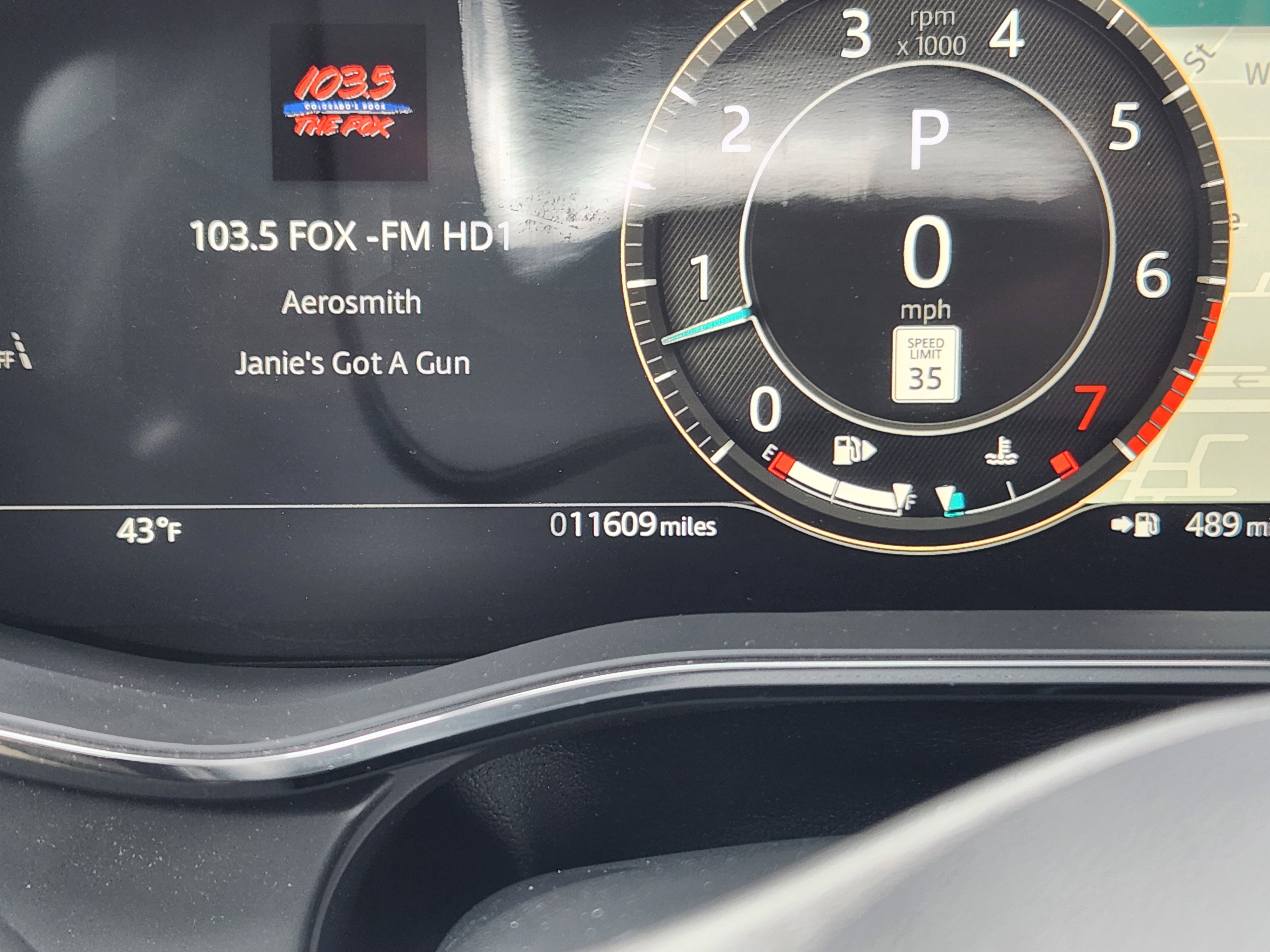 Certified 2025 Jaguar F-PACE R-Dynamic S AWD/4WD image 9