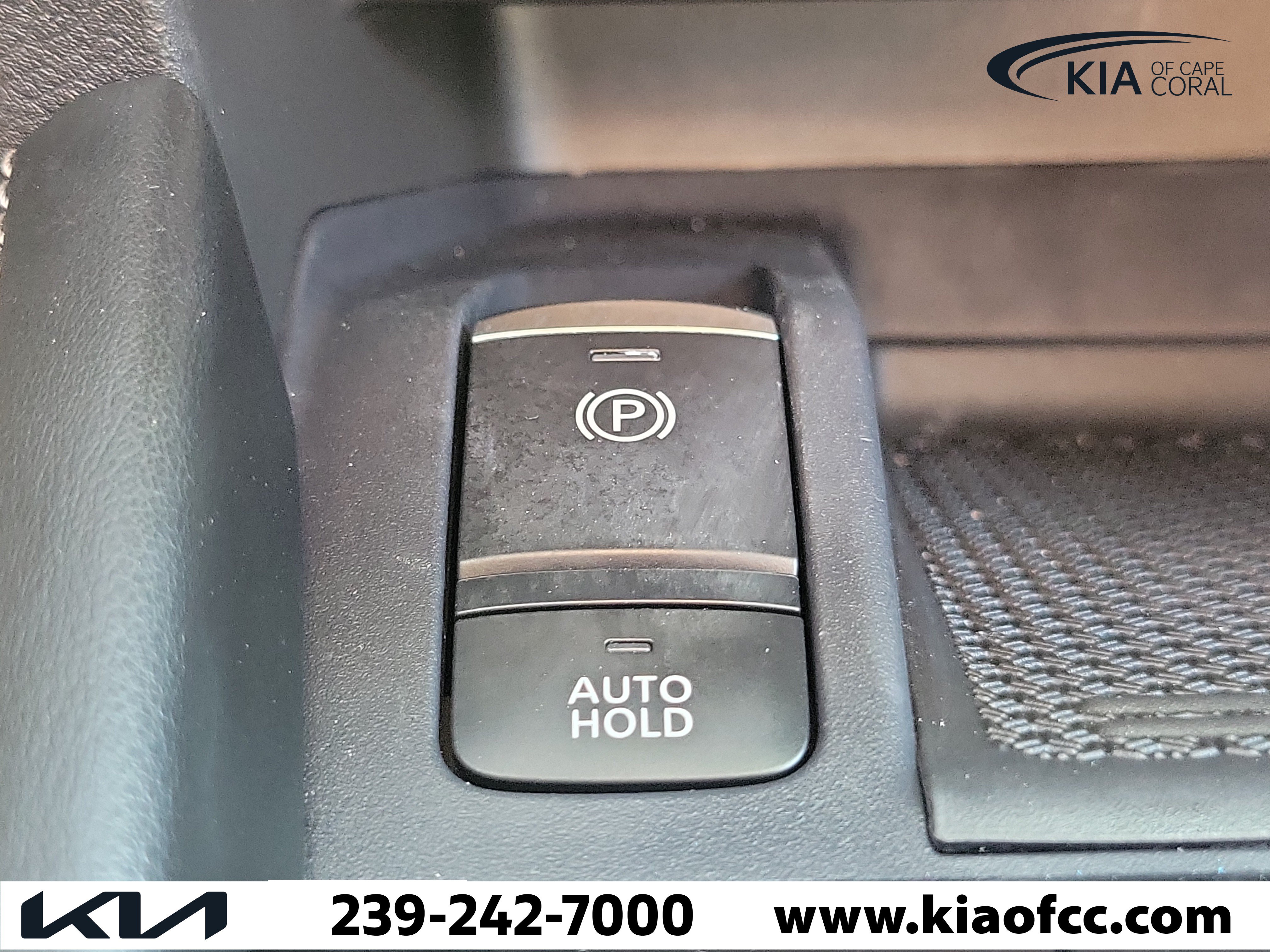 Used 2024 Nissan Kicks SR w/ SR Premium Package FWD image 29