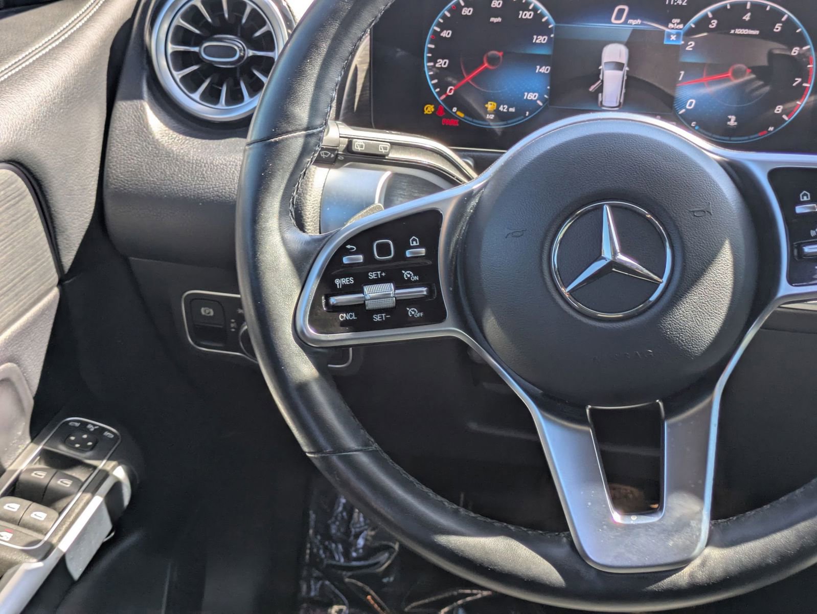 Used 2023 Mercedes-Benz GLB 250 4MATIC image 20